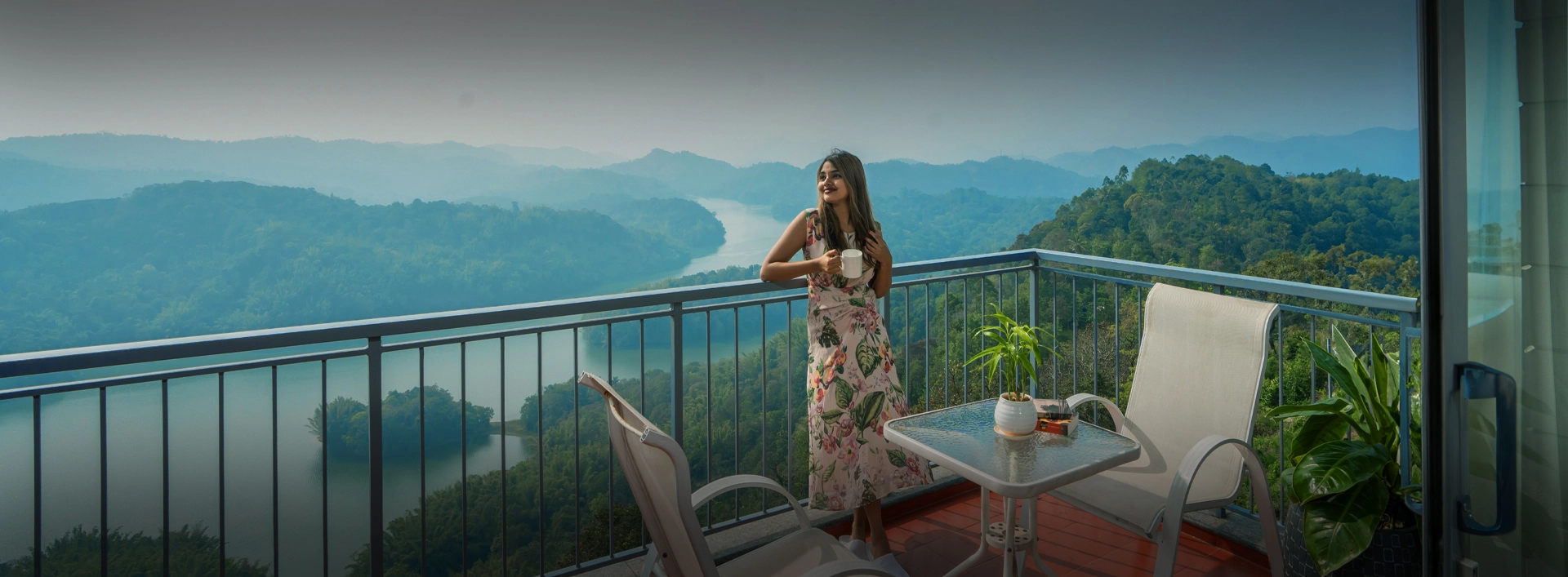 Raga Lakeview Room in Munnar - Luxury Accommodation with Lake View